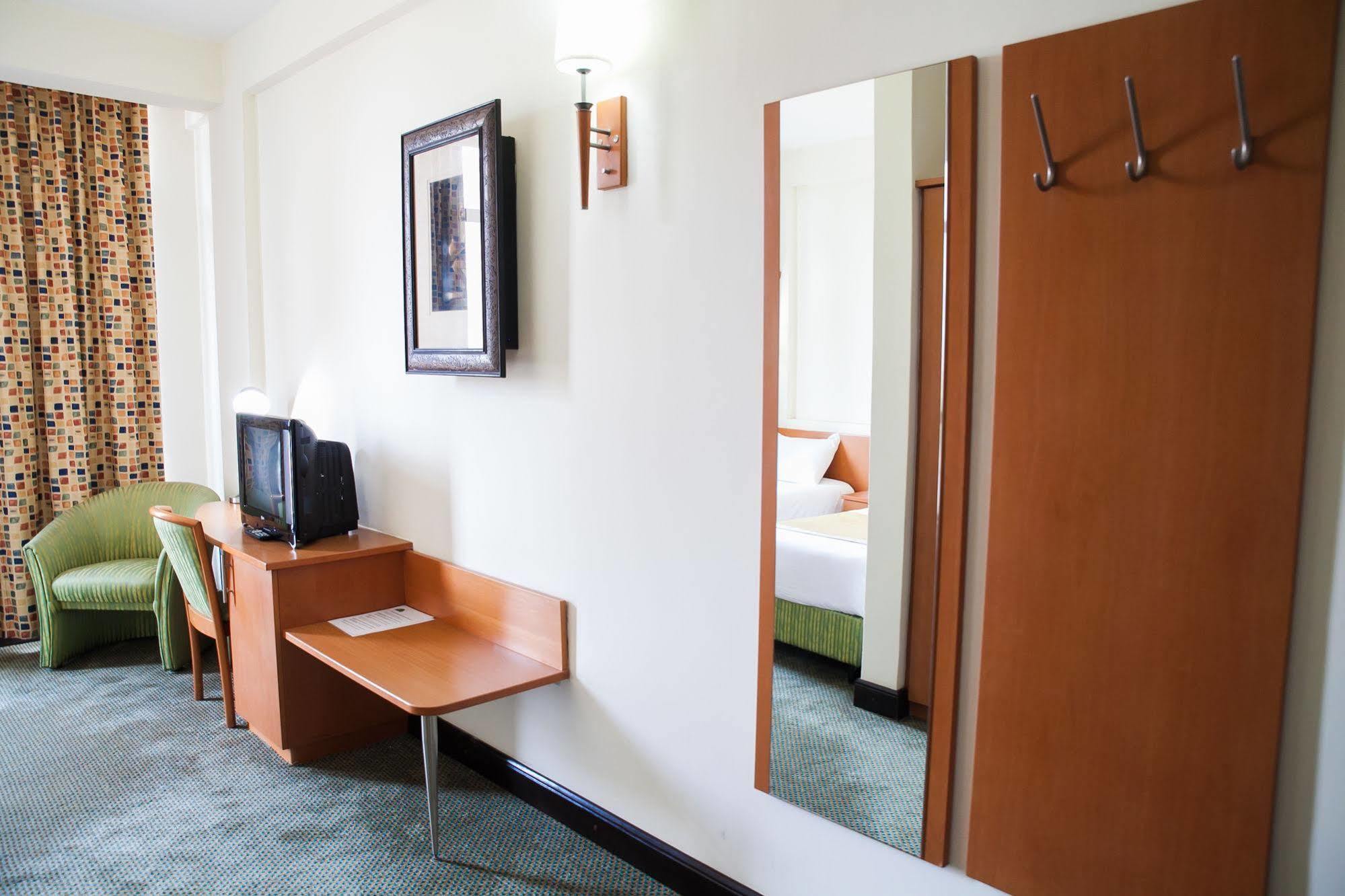 Gorillas City Centre Hotel Kigali Extérieur photo